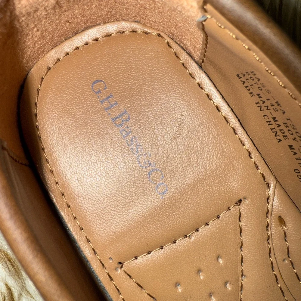 G.H. Bass & Co. Boys Tan and Brown Loafers NWOT